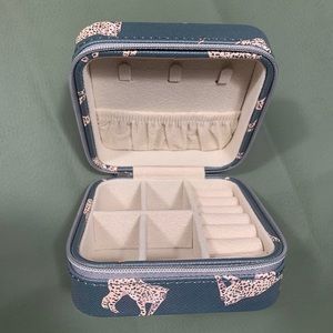 Travel jewelry case